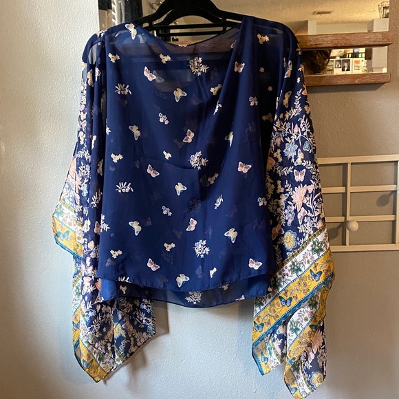Candor NYC Butterfly 2-way Chiffon Poncho - Picture 2 of 7